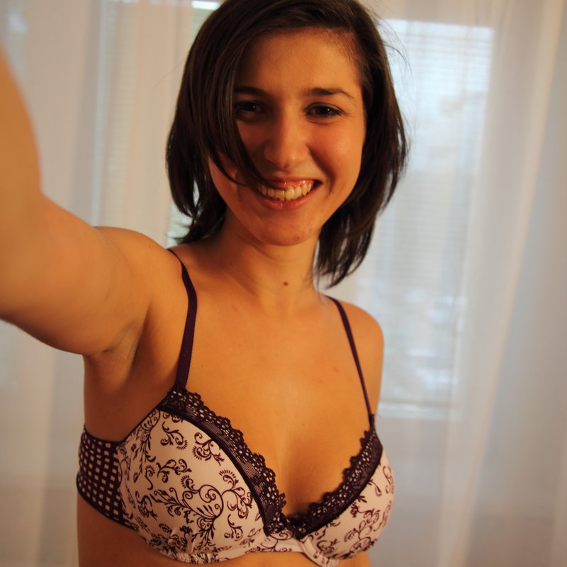 Jolie 27 Escort girl Étables sur Mer